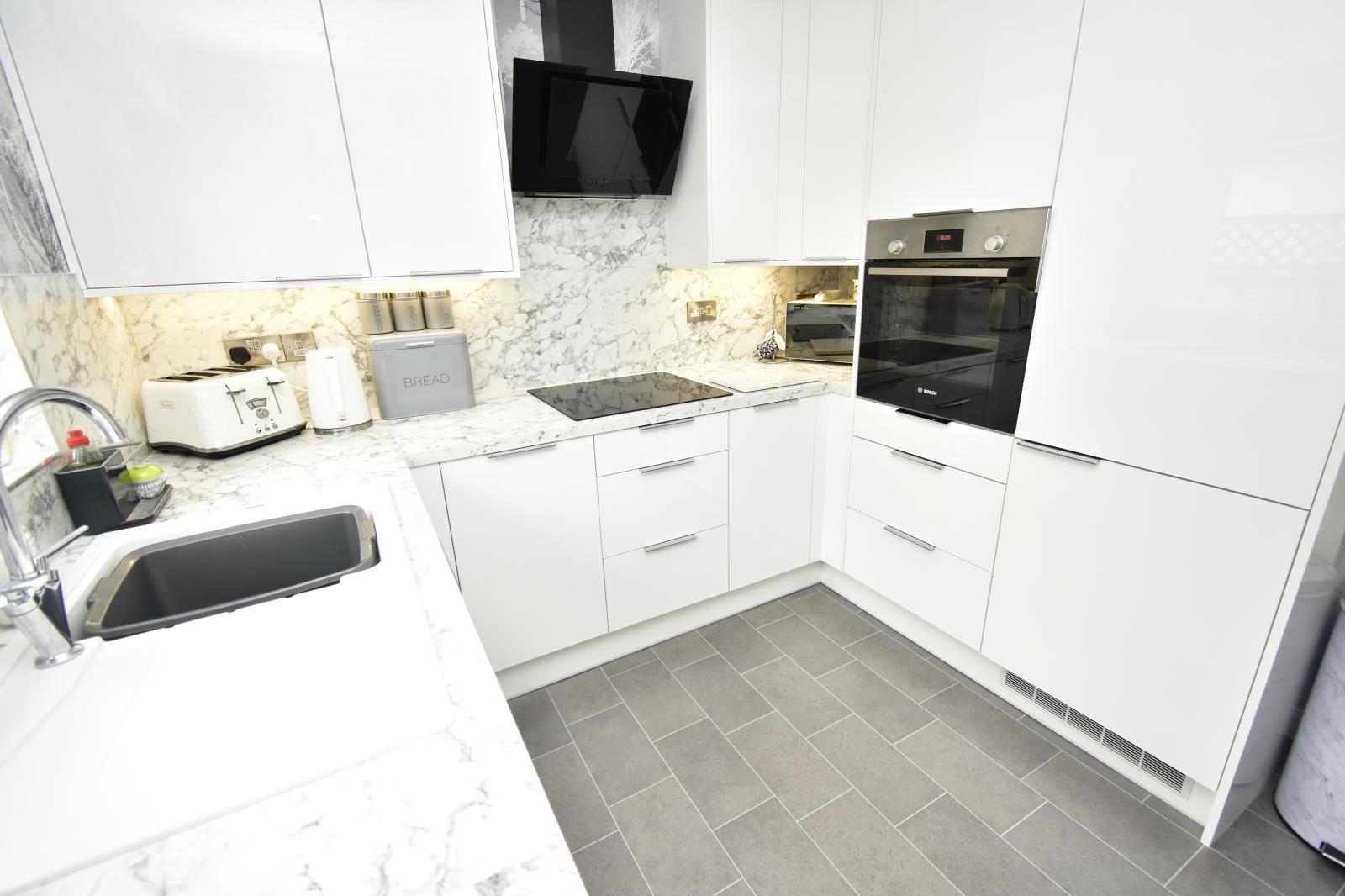 A KITCHEN 2.JPG